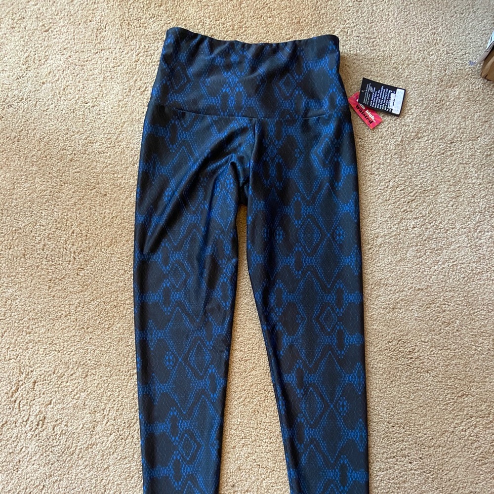 NWT Onzie High waisted snake print leggings S/M
